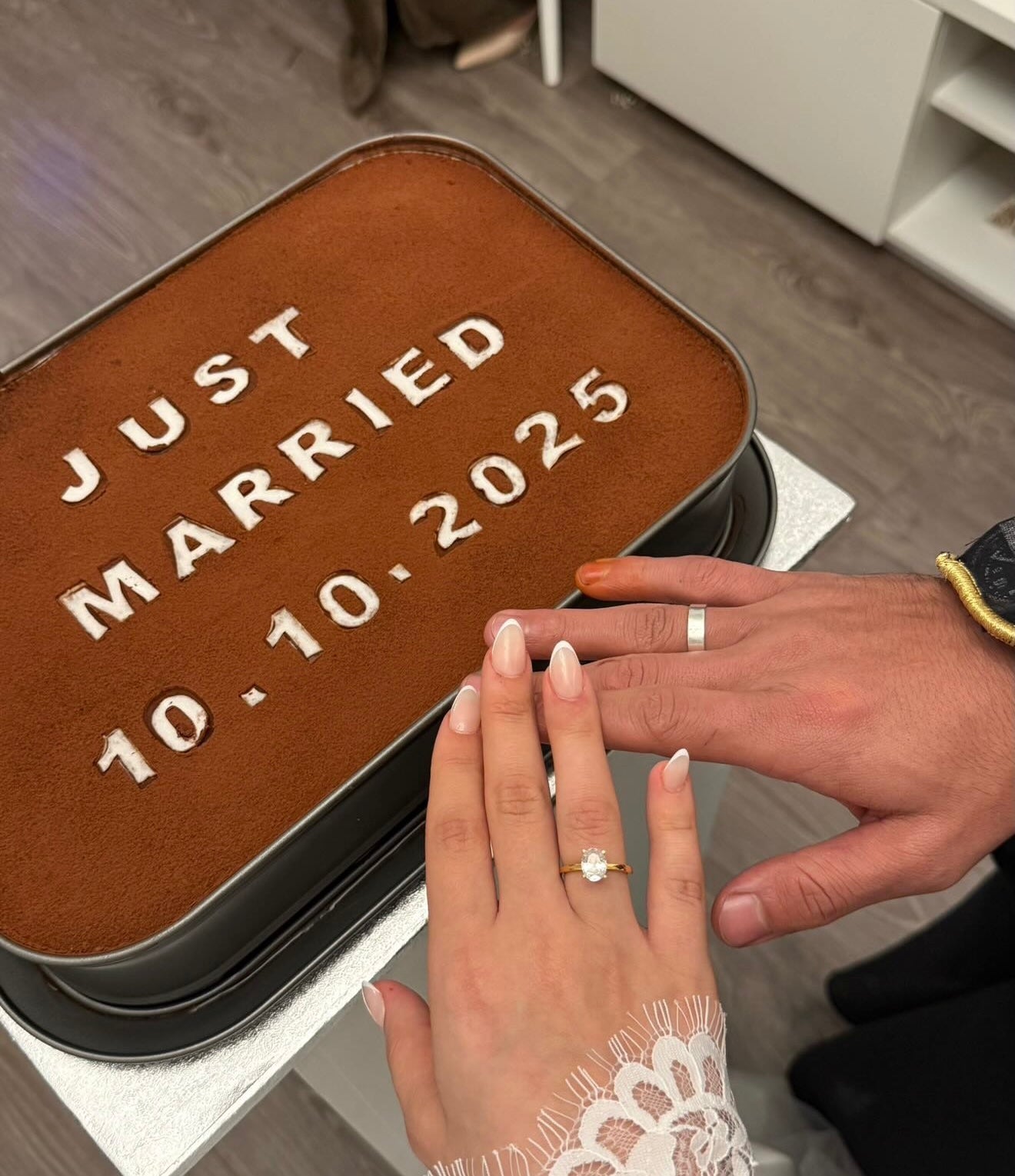 Wedding Tiramisu Tray - Alcohol-Free Dessert with Just Married Message